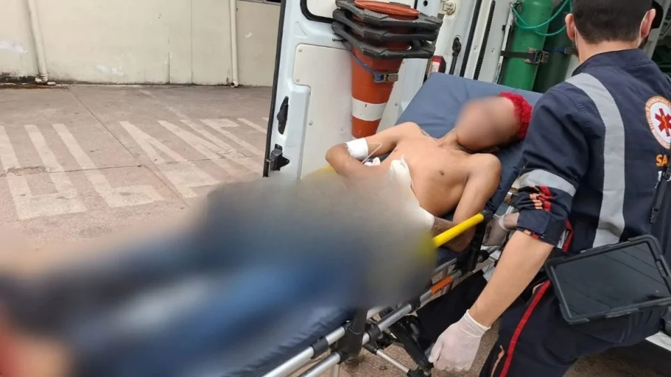 Jovem é esfaqueado pela companheira durante bebedeira em Rio Branco