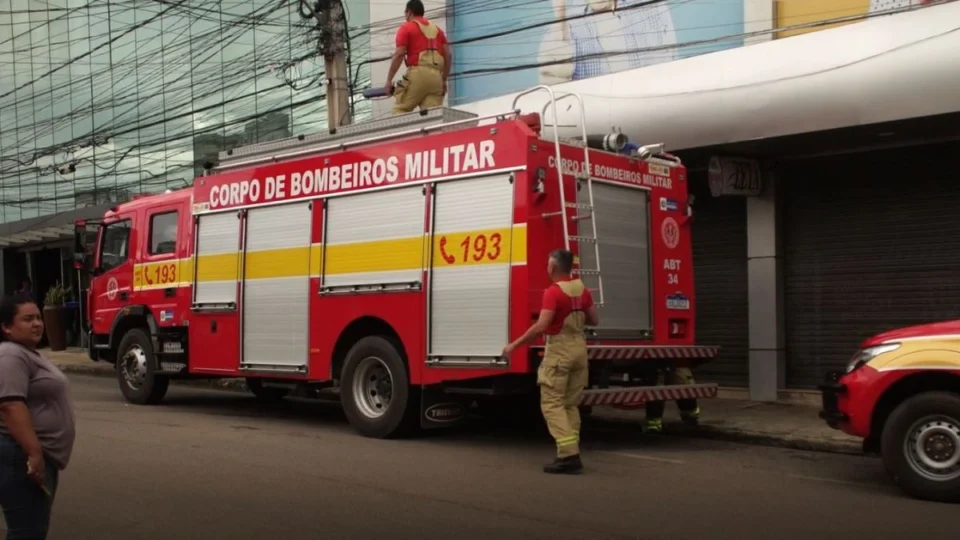 VÍDEO: Incêndio em depósito causa evacuação de hotel no Centro de Porto Velho