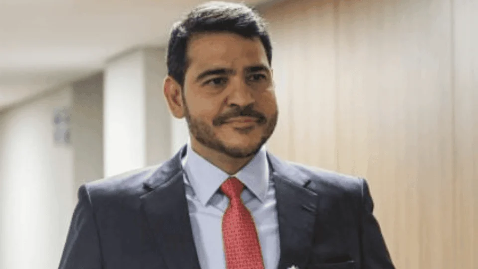 Governo tenta ganhar tempo e evitar derrota na indicação de Jorge Messias ao STF