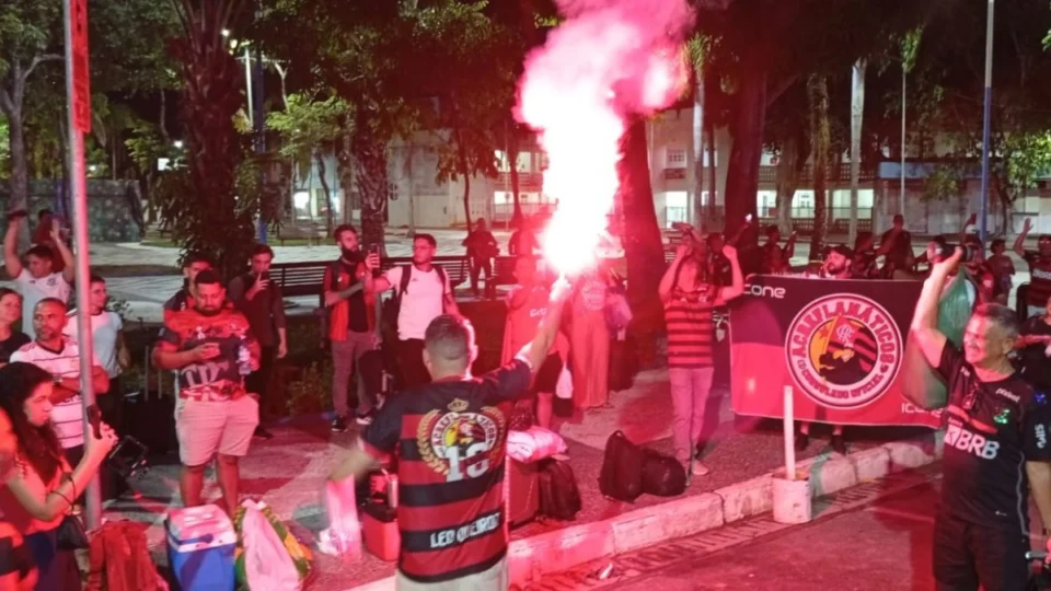 Flamenguistas acreanos fazem festa e partem em caravana rumo à final da Libertadores no Peru
