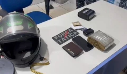 VÍDEO: Entregador do tráfico: PM prende jovem de 18 anos que faria entrega de maconha por apenas quarenta reais