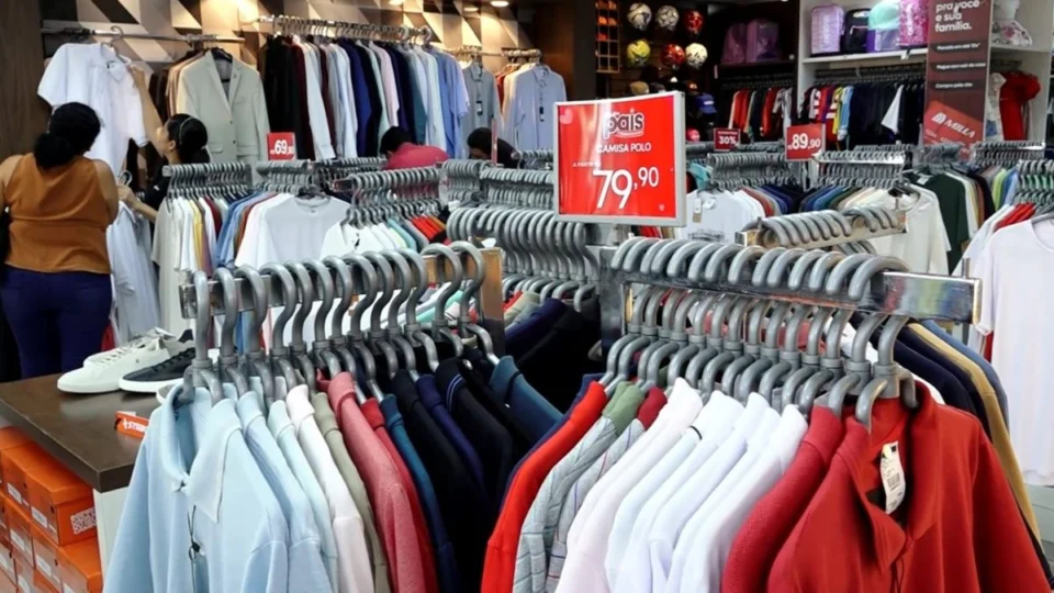 VÍDEO: Especialistas explicam como evitar golpes e gastos excessivos na Black Friday