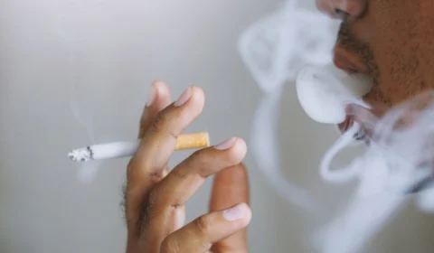 Aluno quebra pia e é detido após ser flagrado fumando dentro de escola no Acre