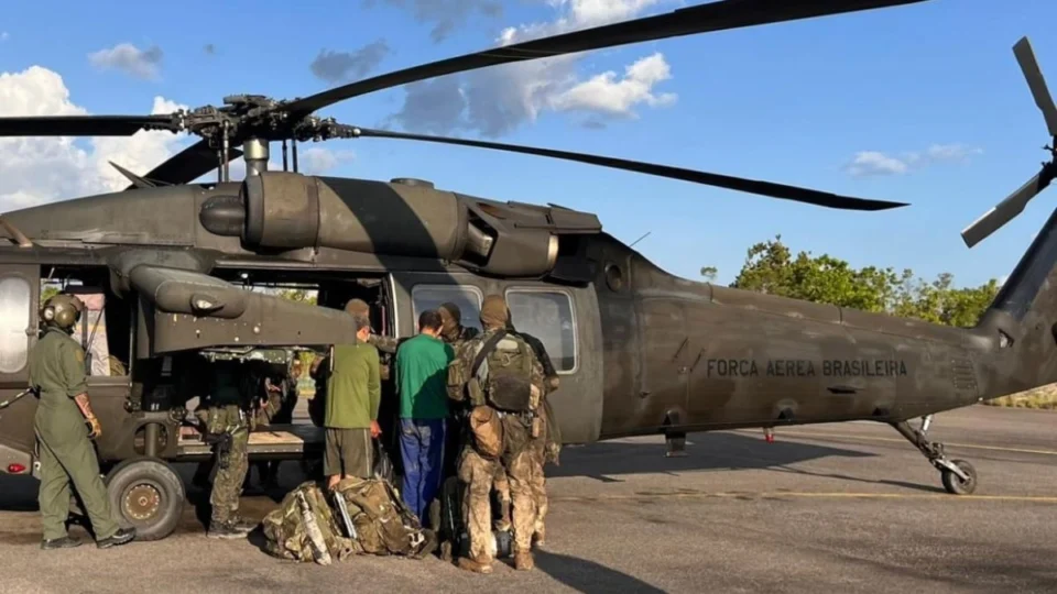 Exército prende quatro pessoas em nova ofensiva contra o garimpo ilegal na Terra Yanomami