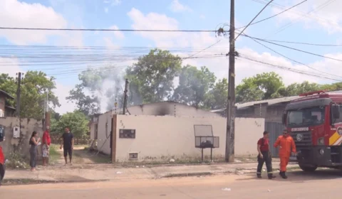 Incêndio destrói casa no bairro União e deixa cachorro carbonizado