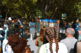 Primeira placa de comunicação alternativa é instalada no Bosque dos Papagaios