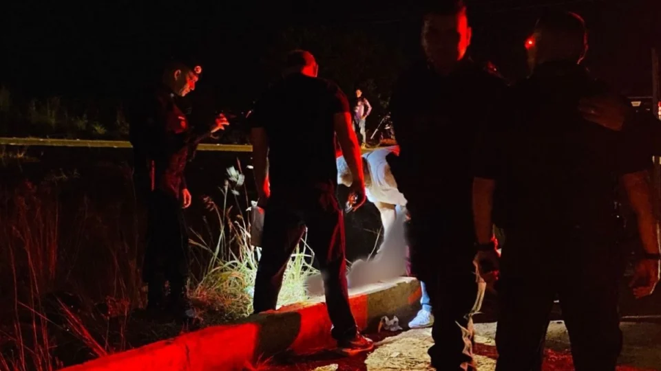 Motociclista morre ao colidir em rotatória na RR-205