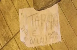 Homem é executado a tiros e bilhete com mensagem misteriosa é deixado ao lado do corpo