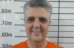 Ex-prefeito de Bonfim faz foto sorrindo após ser preso por esquema de desvio de R$ 40 milhões