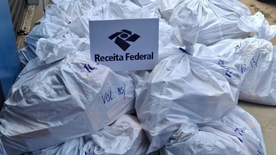 Operação “Capítulo 33” apreende R$ 150 mil em perfumes clandestinos