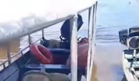 Vídeo chocante mostra casal morto a tiros dentro de lancha na orla de Tefé