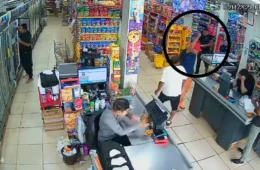 VÍDEO: Homem armado rende atendente e dispara para o alto durante assalto