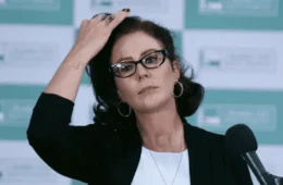 Carla Zambelli renuncia ao mandato e suplente é convocado na Câmara