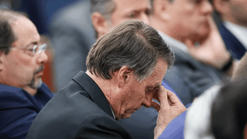 Barulho constante de gerador provoca dores de cabeça em Bolsonaro na prisão