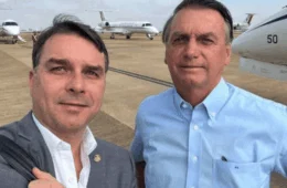 Flávio Bolsonaro diz que candidatura ‘é para valer’ e pressiona por anistia enquanto articula domiciliar para o pai