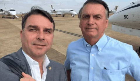 Flávio Bolsonaro diz que candidatura ‘é para valer’ e pressiona por anistia enquanto articula domiciliar para o pai