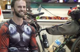 VÍDEO: Cicloviajante bielorrusso pedala pelo Brasil há quase cinco anos e chega a Rondônia após desafios na BR-319