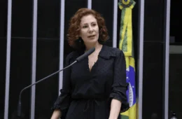 Câmara rejeita cassação de Carla Zambelli e arquiva processo de perda de mandato