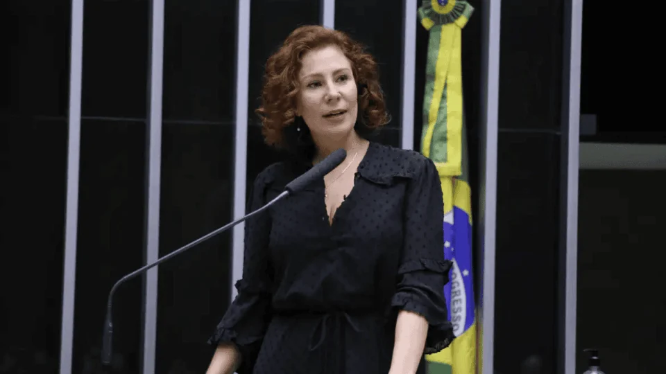 Câmara rejeita cassação de Carla Zambelli e arquiva processo de perda de mandato