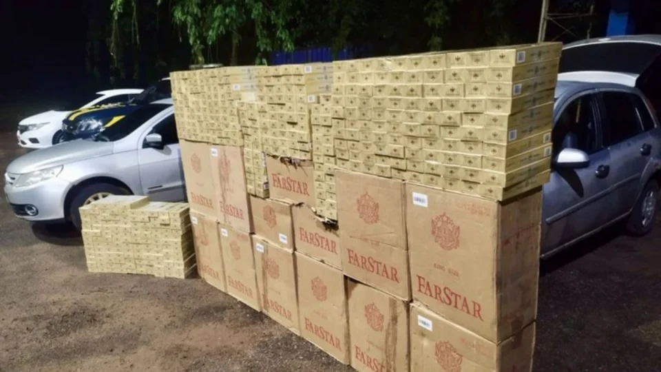 PRF apreende carga com cerca de 10 mil maços de cigarros na BR-364, no interior do Acre