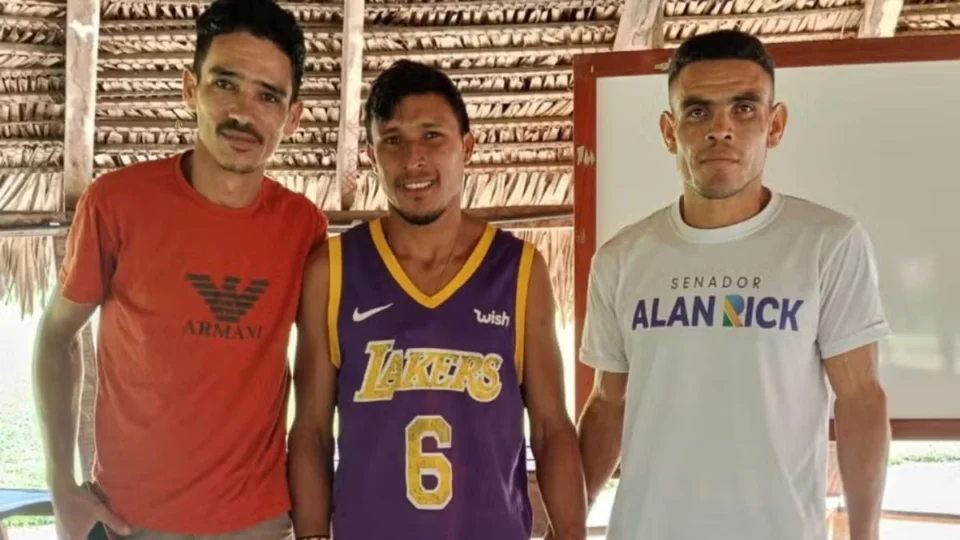 Trio de caçadores é resgatado com vida após se perder em floresta no Acre