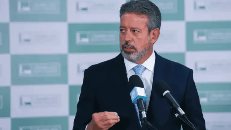 Lira afirma que é cedo para falar em desvio de emendas e elogia ex-assessora Tuca