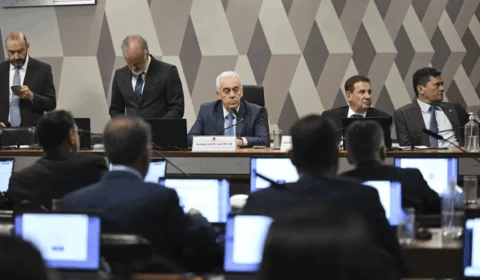 Senado adia votação de redução de penas por quatro horas; PF critica propostas contraditórias de endurecimento e anistia