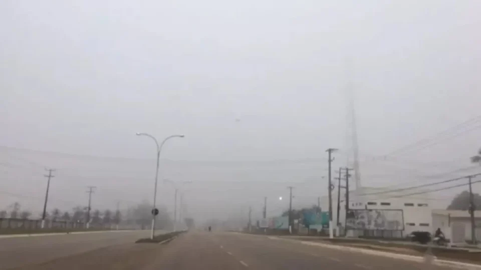 Neblina densa cobre Porto Velho nesta terça-feira após fortes chuvas