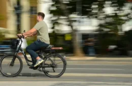 Acre terá mudanças na circulação de ciclomotores e bicicletas elétricas com novas regras em 2026