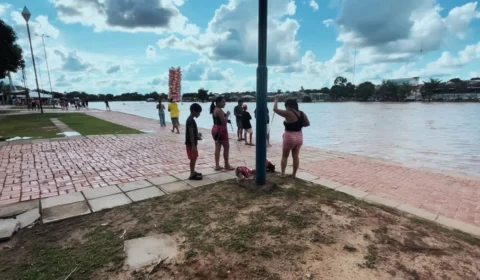 Rio Acre atinge 15,38 metros e segue acima da cota de transbordo na capital