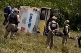 Carro-forte capota na PB-034 e deixa quatro vigilantes feridos no Litoral Sul da Paraíba