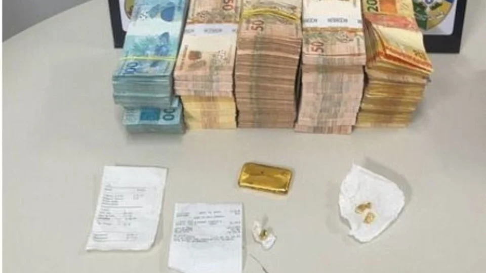 Homem é preso em flagrante com grande quantia em dinheiro e ouro em Porto Velho
