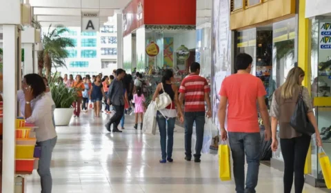 Léo Lins tem novo julgamento marcado para fevereiro e se declara ‘soldado em guerra perdida’