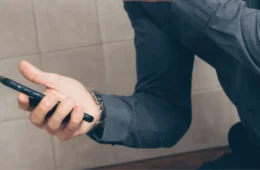 Negociação por Pix acaba em pânico após chegada de criminosos armados no Amazonas