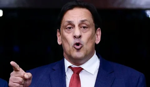 Ex-advogado de Bolsonaro é condenado por injúria racial e terá pena alternativa