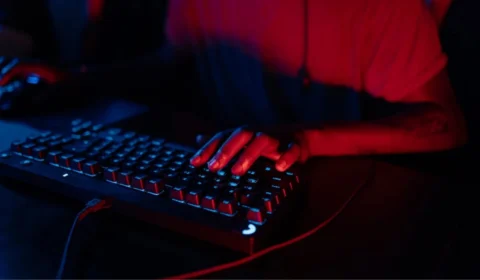 Hackers invadem site pornográfico Pornhub e ameaçam expor dados de usuários