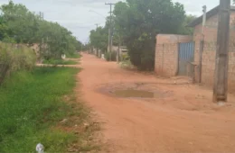 Moradores reclamam de falta de asfalto e buracos em rua de Boa Vista