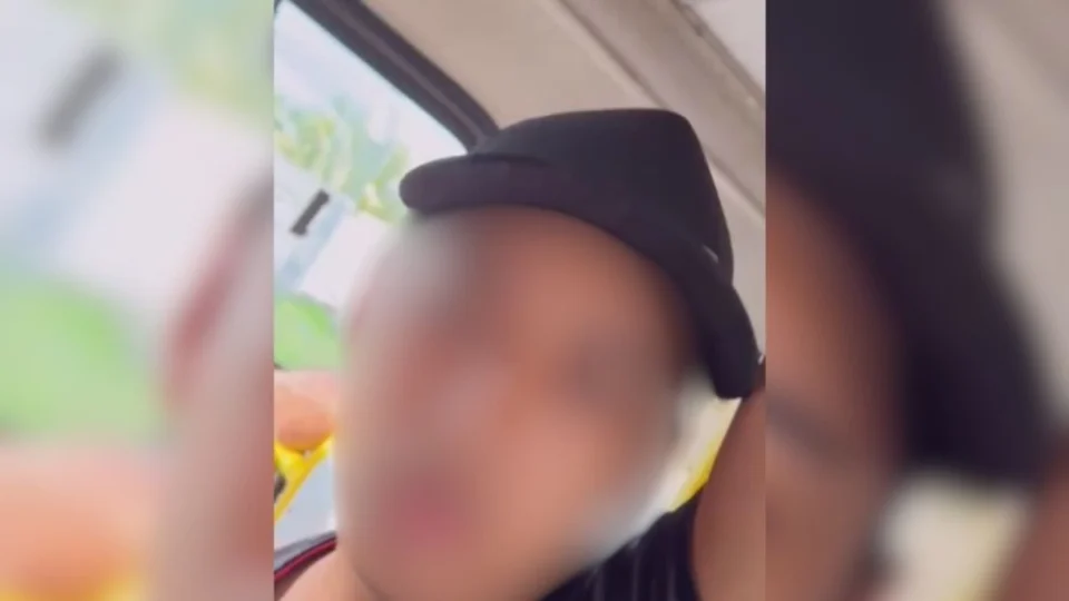 Passageira acusa homem de esfregar partes íntimas dentro de ônibus em Manaus