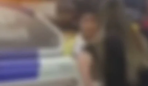 Mulher constrange funcionária em conveniência de posto em Manaus