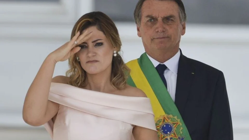 Filhos de Bolsonaro criticam Michelle após ataque a aliança do PL com Ciro Gomes
