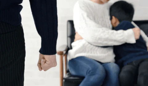 Criança fica cega de um olho após ser brutalmente agredida em escola