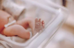 Mulher é presa no Amazonas ao tentar registrar bebê que não era seu