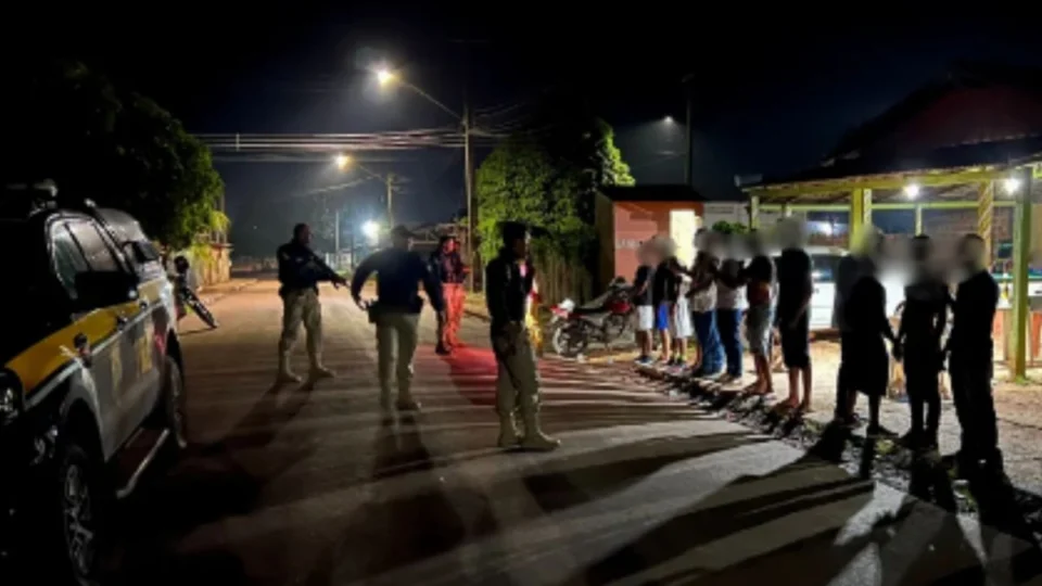 PRF identifica adolescentes consumindo álcool durante operação em cinco municípios de Roraima