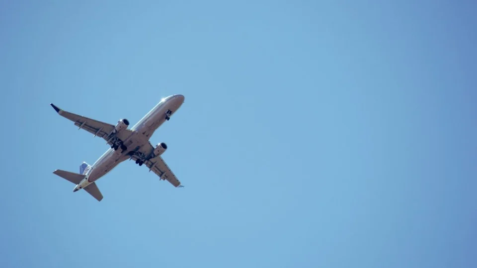 Vendaval em SP causa caos nos aeroportos: mais de 300 voos são cancelados