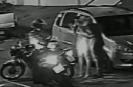 Vídeo mostra momento em que mulher é agredida durante tentativa de assalto em Manaus