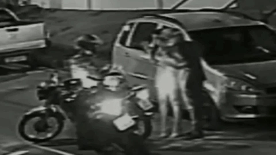 Vídeo mostra momento em que mulher é agredida durante tentativa de assalto em Manaus