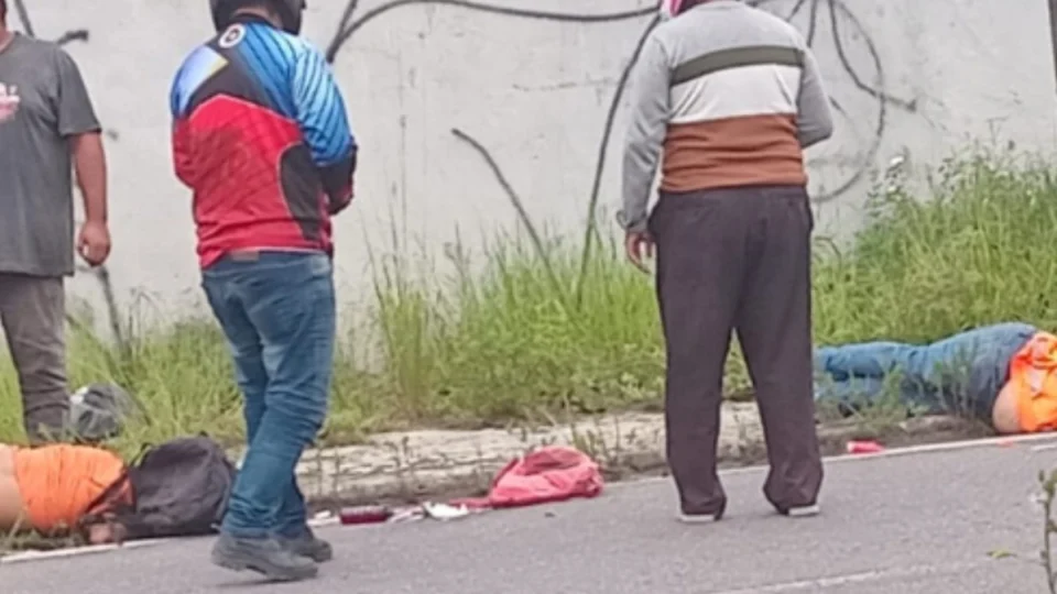 VÍDEO: Pai morre e filha fica ferida após moto ser atingida por carreta em Manaus