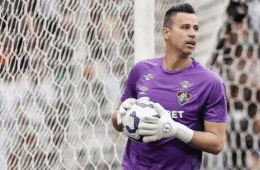 Mais velho da Série A, goleiro Fábio renova com o Fluminense e estende contrato até 2027