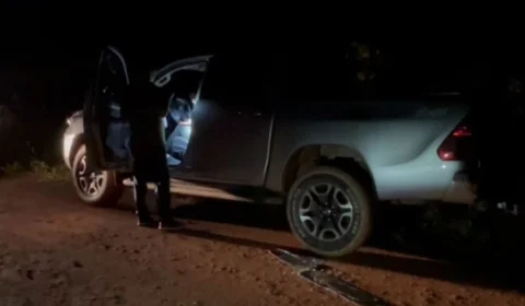 VÍDEO: Criminosos trocam tiros com o Batalhão de Choque e abandonam Hilux próximo à BR-364 em Porto Velho