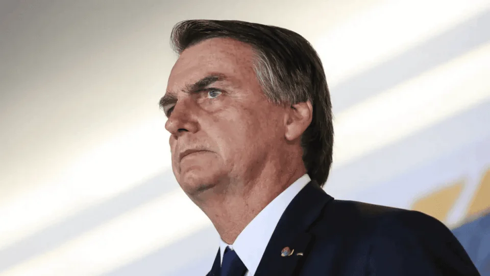 Michelle diz que Bolsonaro caiu e bateu a cabeça: ‘meu amor não está bem’